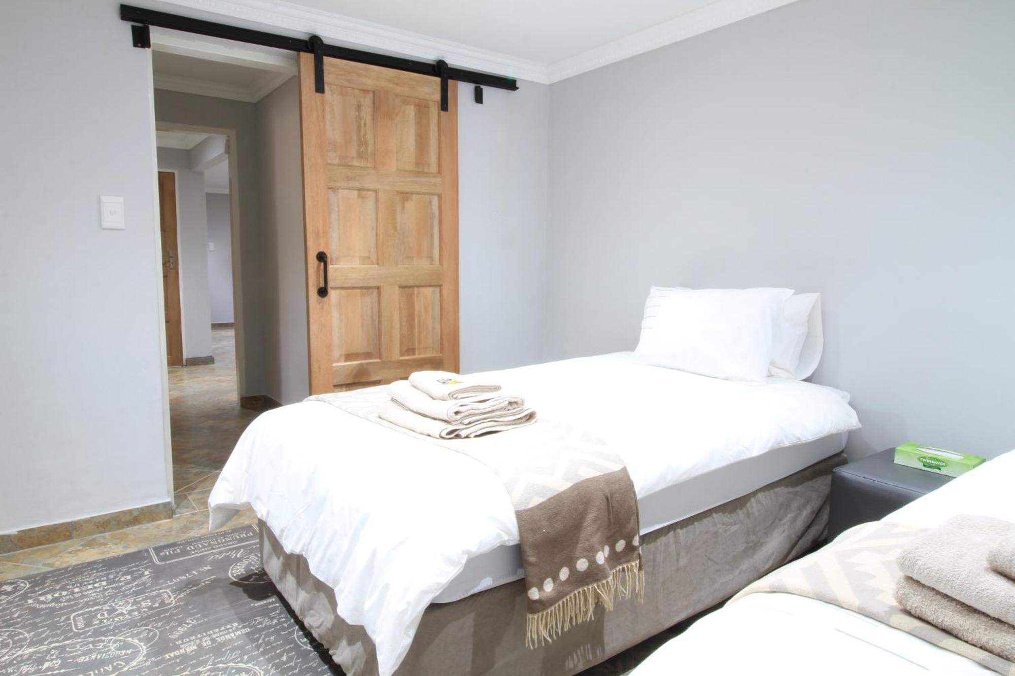 7 At Brainline Apartment พริทอเรีย ภายนอก รูปภาพ